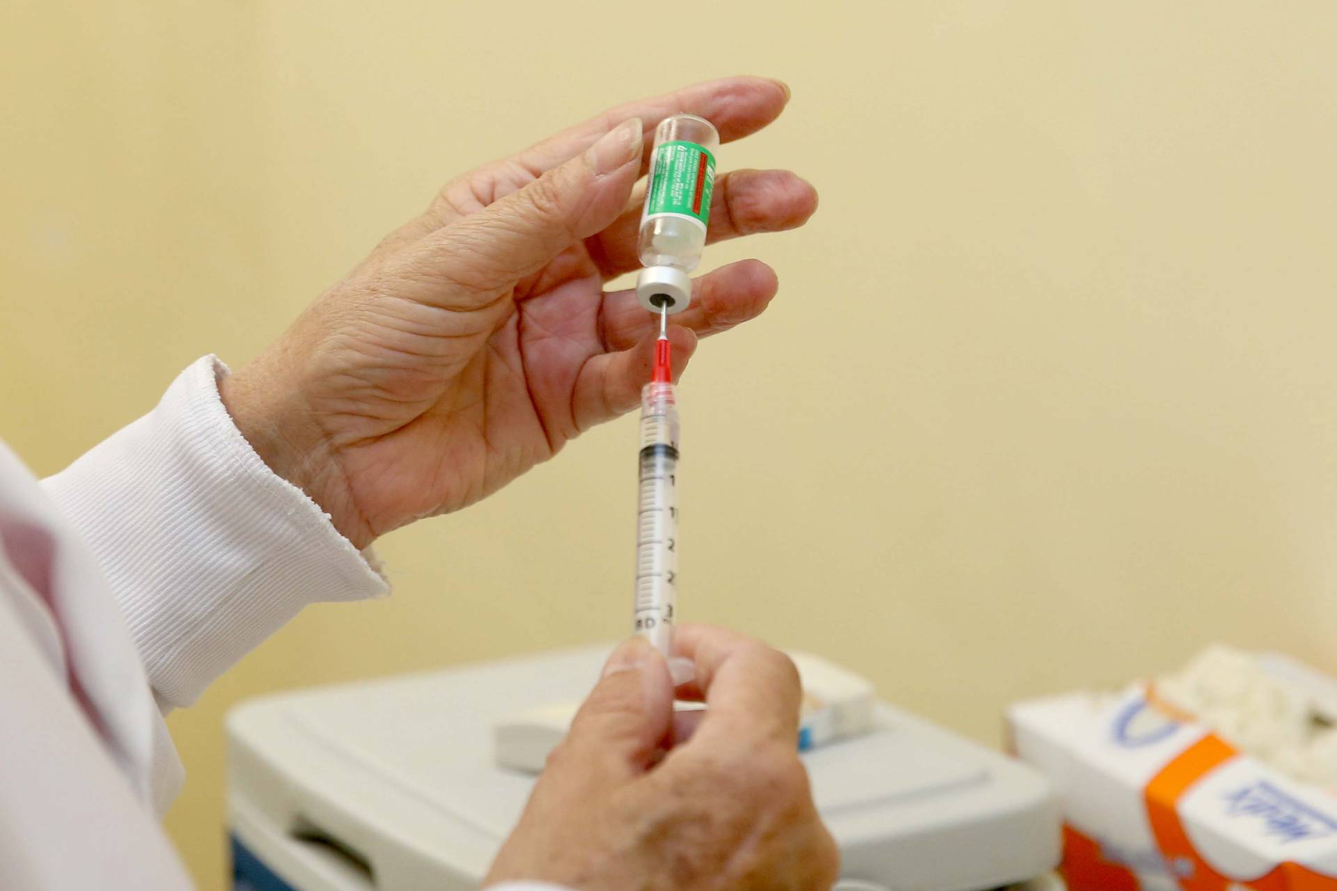 Imagem Com mais de 158 mil vacinados, Paraná aplica 66% das doses disponíveis