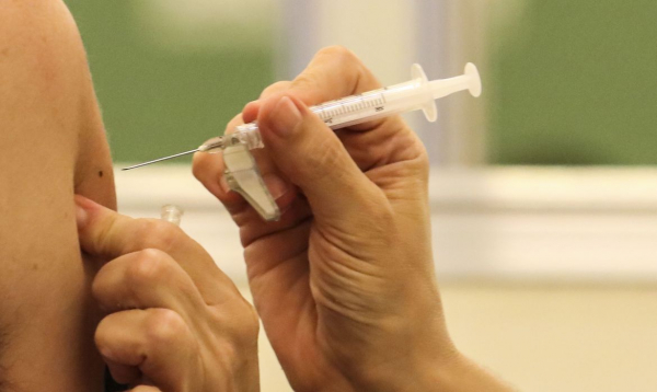 Imagem Denúncias de fura-filas na vacinação contra Covid-19 são apuradas no Paraná