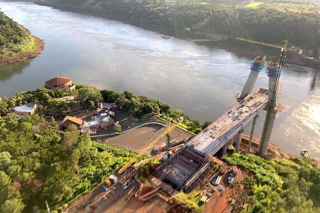 Imagem Obra da nova ponte entre Brasil e Paraguai alcança 49% de execução