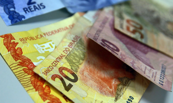 Imagem Câmara aprova MP que eleva salário mínimo a R$ 1,1 mil