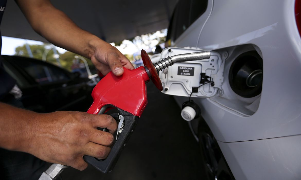 Imagem Preços da gasolina, diesel e gás aumentam nas refinarias