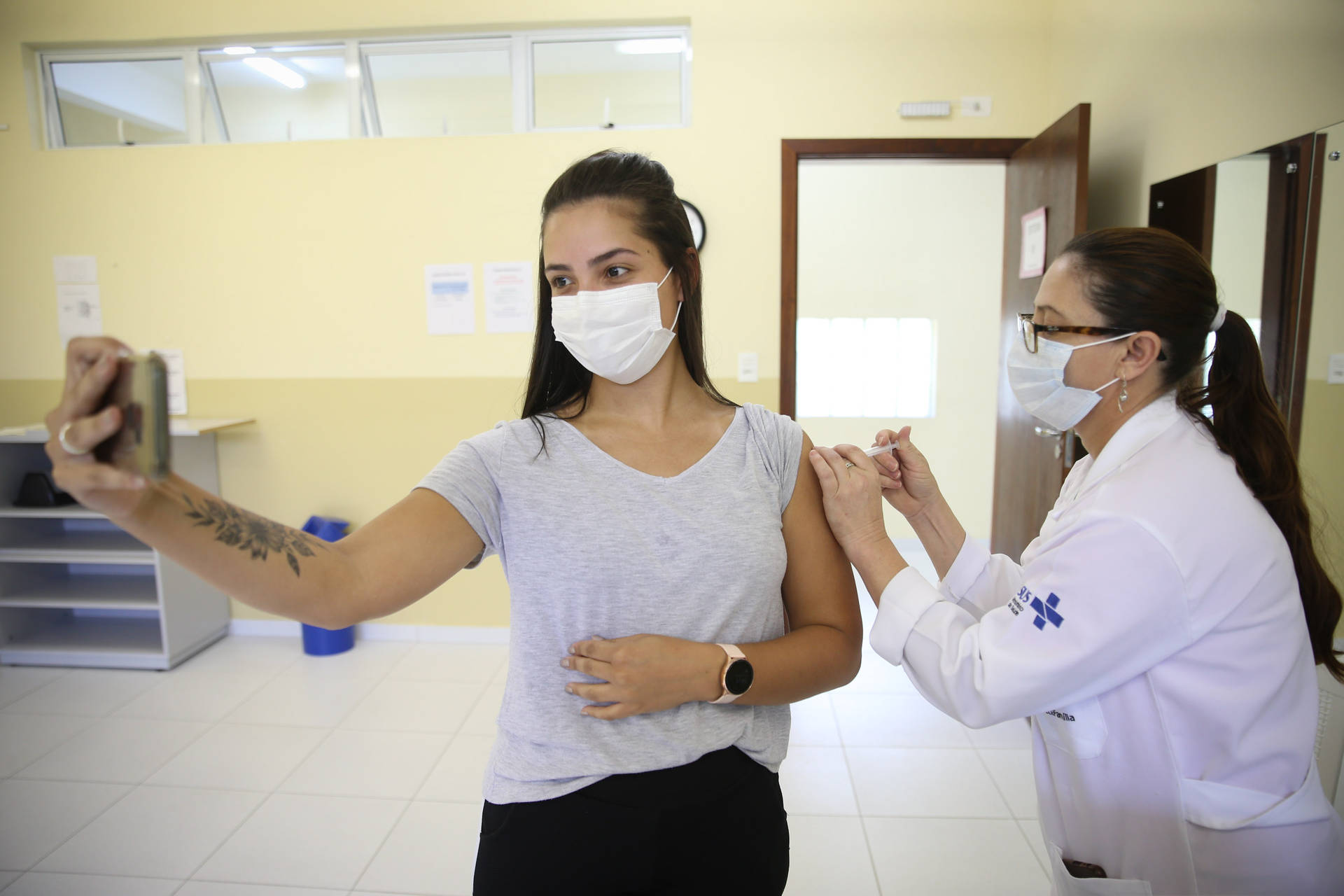 Imagem Mais da metade dos municípios do Paraná está vacinando na faixa dos 18 a 30 anos
