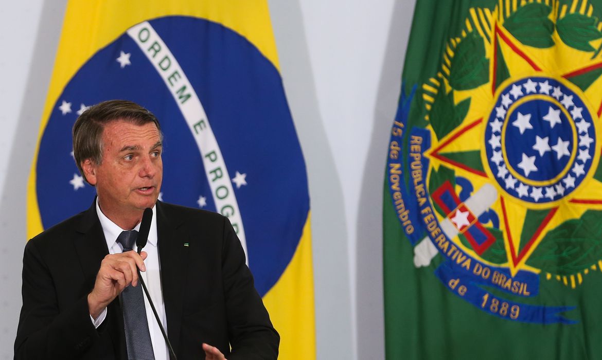 Imagem Presidente regulamenta auxílio gás e Programa Alimenta Brasil