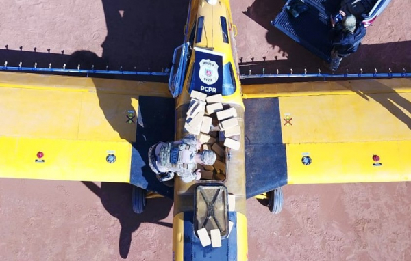Imagem Polícia do Paraná apreende 450 quilos de crack em avião agrícola. Carga vale mais de R$ 20 milhões