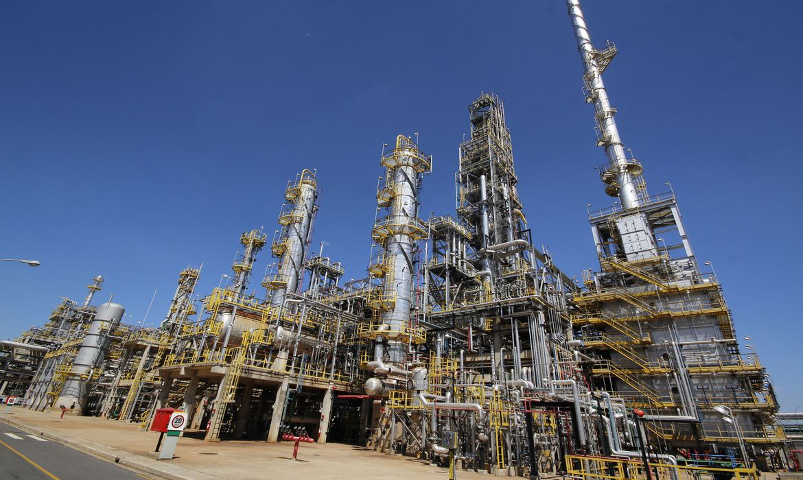 Imagem Petrobras reduz preço da gasolina em R$ 0,20 por litro nas refinarias