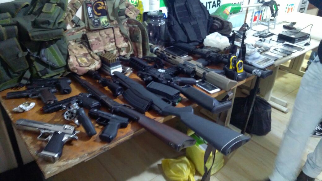 Imagem Operação “44 integrada” prende 13 pessoas e apreende de 19 armas em Cianorte