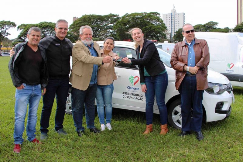 Imagem Prefeitura de Cianorte entrega 13 veículos zero km à Secretarias