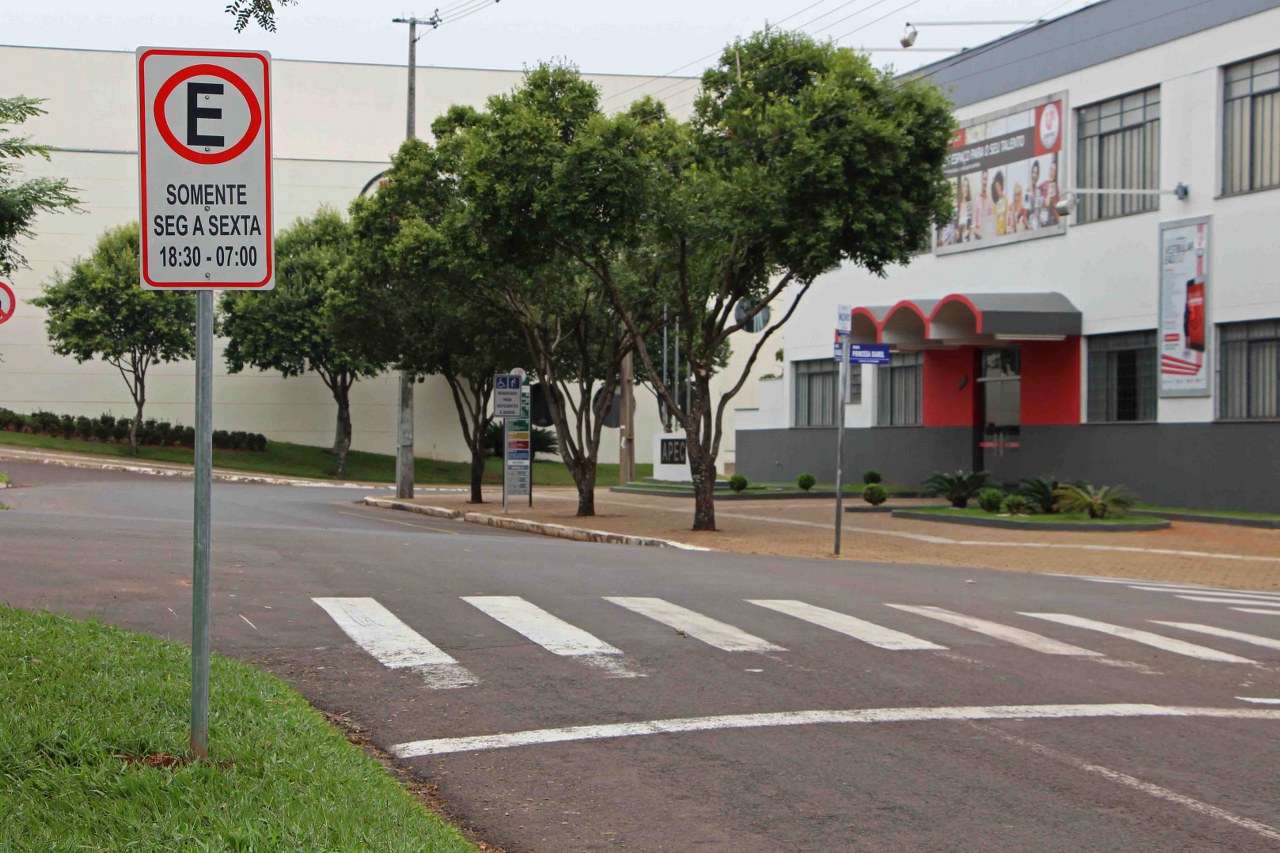 Imagem Prefeitura regulamenta estacionamento em trecho da Avenida Brasil