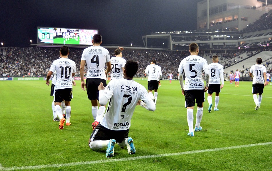 Imagem Corinthians e Grêmio vencem antes do confronto entre os dois melhores do torneio