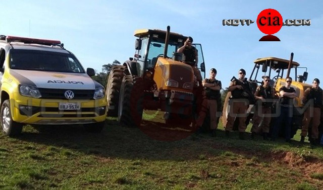 Imagem Polícia Militar e Civil prendem 3 suspeitos e recupera 2 tratores roubados em propriedade rural