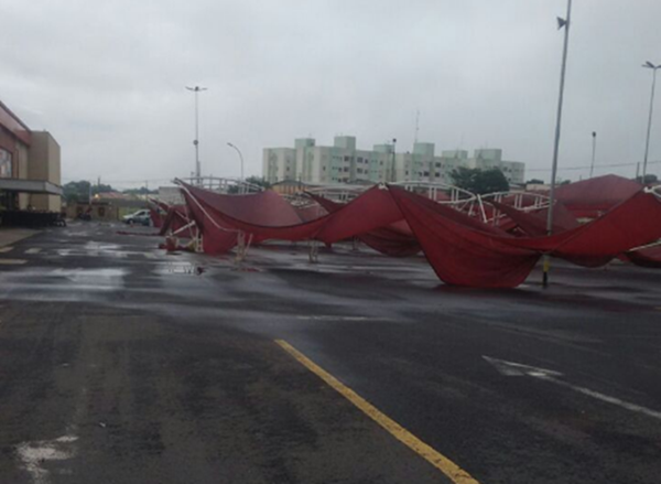 Imagem Vendaval de sábado a noite deixa rastros de destruição em Cianorte