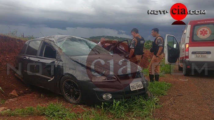 Imagem Cianortense capota carro e fica ferida entre Água Boa e Paiçandu na PR-323