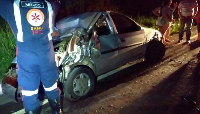 Imagem Corsa capota e condutora fica ferida na PR 567 em São Lourenço