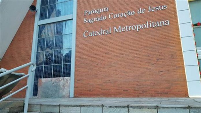 Imagem Homem invade Catedral de Londrina e quebra estátua do padroeiro da cidade