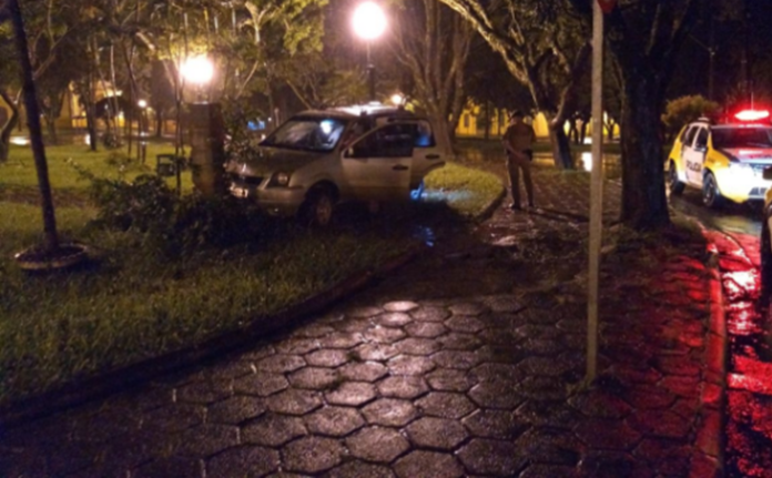 Imagem Polícia Militar prende assaltante logo após roubo de lanche no Cianortinho