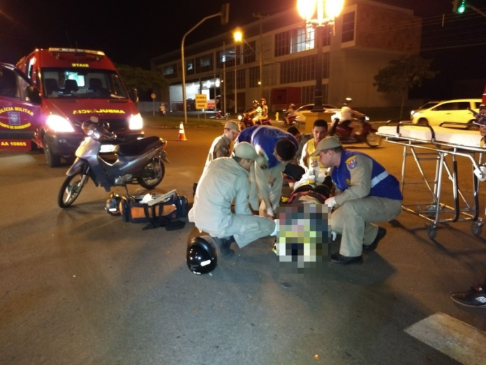 Imagem Colisão entre carro e moto deixa duas mulheres feridas no trevo dos Bombeiros