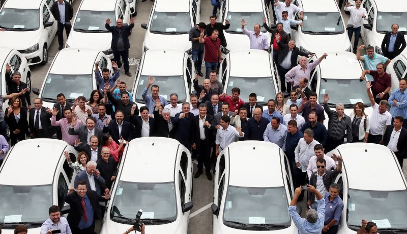 Imagem Estado entrega dois veículos 0 km para a Secretaria de Saúde de Cianorte