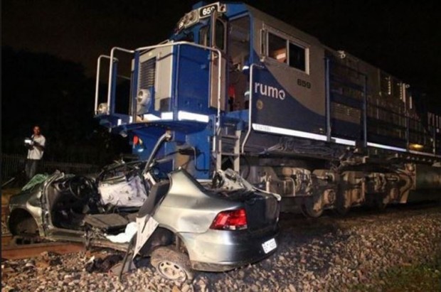 Imagem Motorista atravessa trilhos e é atingido por trem em Sarandi