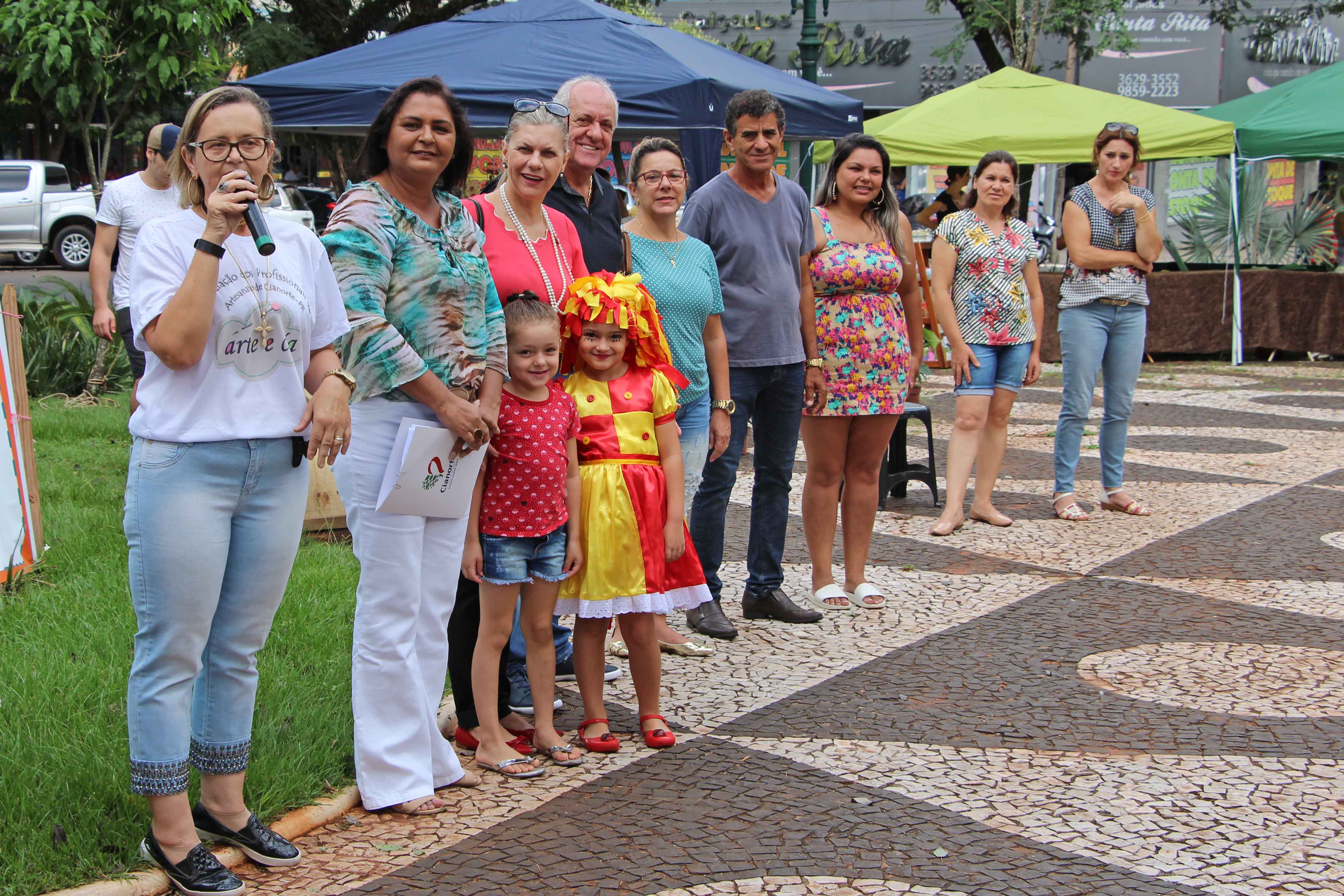 Imagem FEIRA DE ARTESANATO PROMOVE A VALORIZAÇÃO DA PRODUÇÃO LOCAL