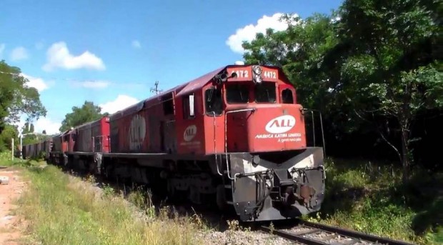 Imagem Homem morre ao ser atropelado por trem de carga em Sarandi