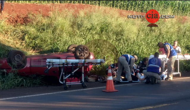 Imagem Mãe e filha ficam feridas após capotamento na PR-323