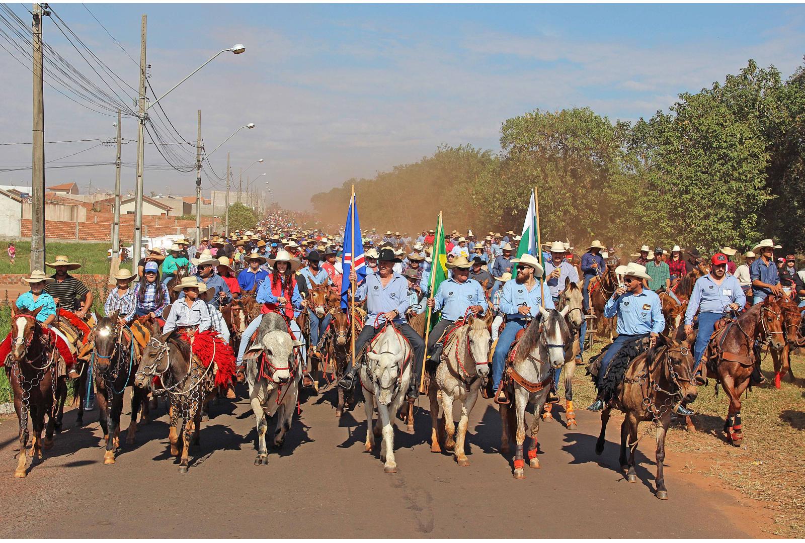 Imagem CAVALGADA ABRE FESTIVIDADES DO 65º ANIVERSÁRIO DE CIANORTE