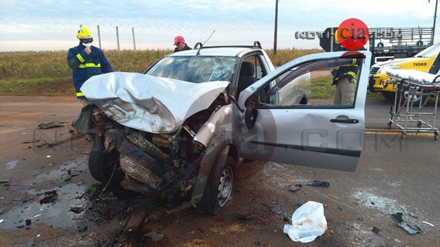 Imagem Colisão entre Strada e Caminhão deixa motorista ferido na PR-323