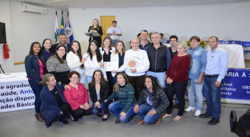 Imagem VEREADORES PRESTIGIAM ENTREGA DE SELO DE CERTIFICAÇÃO BRONZE PARA QUATRO UNIDADES BÁSICAS DE SAÚDE DA 13ª REGIONAL DE SAÚDE