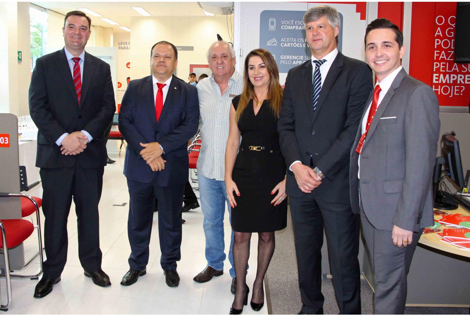 Imagem SANTANDER INAUGURA EM CIANORTE A 1ª LOJA DE AGRONEGÓCIOS DO PARANÁ