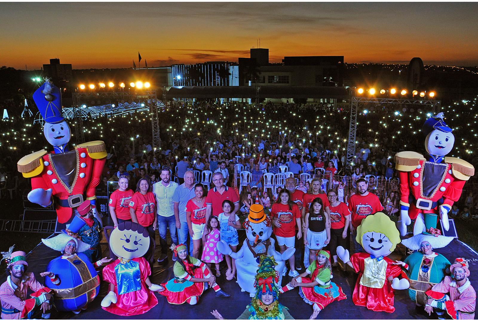 Imagem ABERTURA DO NATAL DA FAMÍLIA REÚNE MAIS DE SEIS MIL PESSOAS NO CENTRO CÍVICO