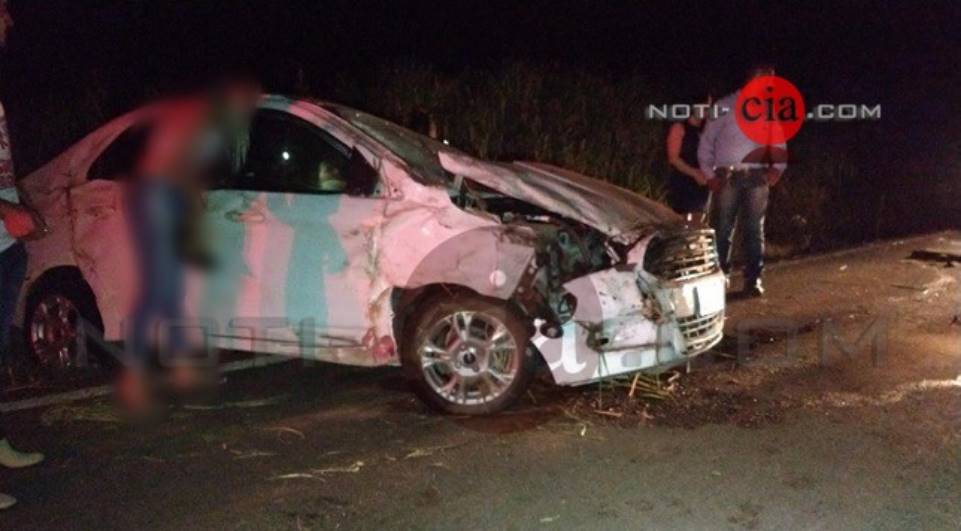 Imagem Mulher fica ferida após capotar carro na PR-323