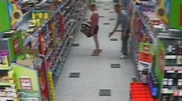 Imagem Tarado é preso filmando partes íntimas de clientes em supermercado de Umuarama
