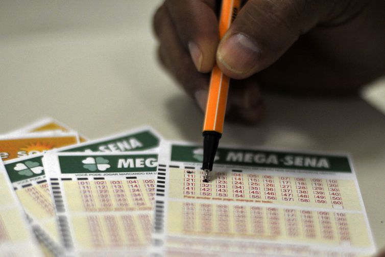 Imagem Mega-Sena acumula de novo e deverá pagar R$ 12 milhões na quarta-feira