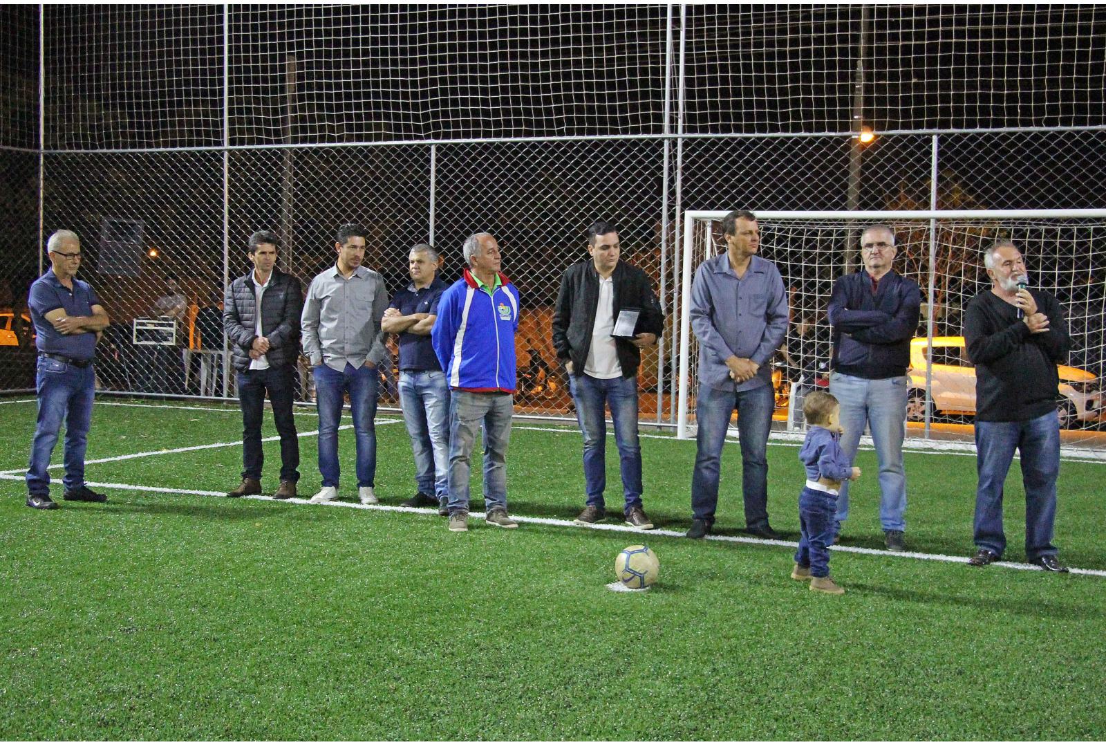 Imagem PREFEITURA INAUGURA CAMPO DE GRAMA SINTÉTICA LUIZ CARLOS CARTAPATI NO JARDIM UNIVERSIDADE I