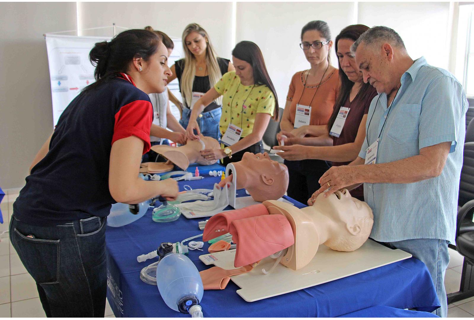 Imagem Profissionais de saúde recebem treinamento para emergências cardiovasculares