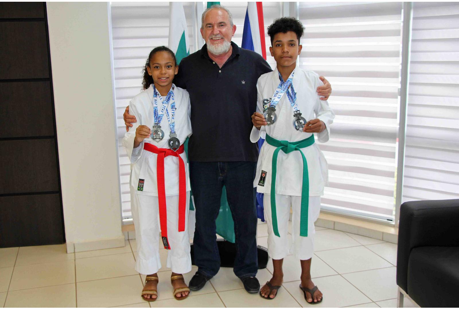Imagem Atletas do Projeto “Formando Vencedores” são campeões mundiais de Karatê