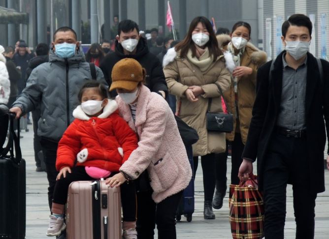 Imagem Coronavírus: 5 milhões de pessoas já deixaram a cidade de Wuhan; 11 países confirmaram casos