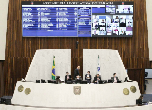 Imagem Oposição questiona congelamento de salários de servidores no Paraná