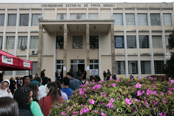 Imagem Universidades estaduais do Paraná adiam vestibulares para o ano que vem