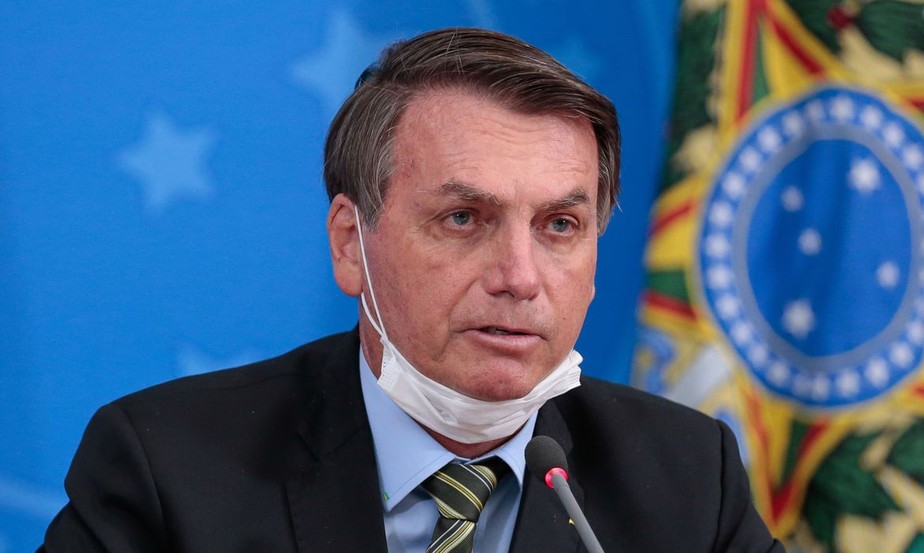 Imagem Bolsonaro sanciona projeto que permite estender corte de jornada e salário