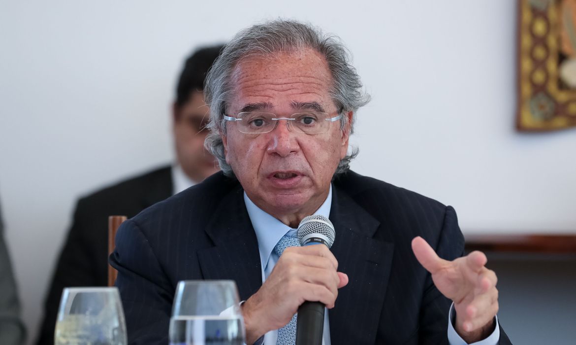 Imagem “Jamais esteve sob análise privatizar o SUS”, diz Guedes