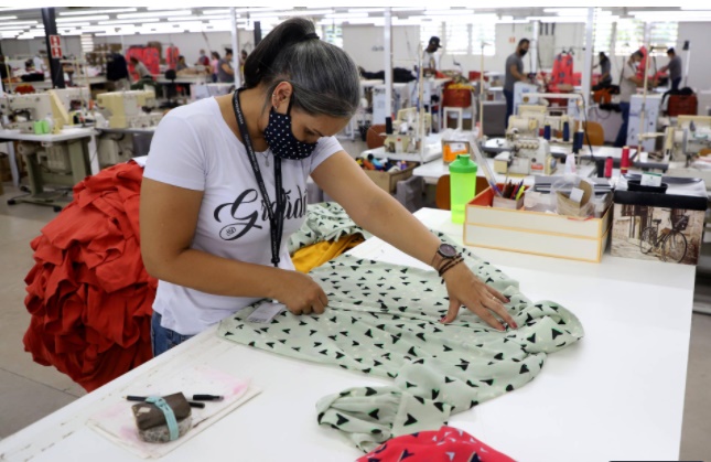 Imagem Grande empregador, vestuário abrange pequenas empresas a gigantes do mercado no Paraná