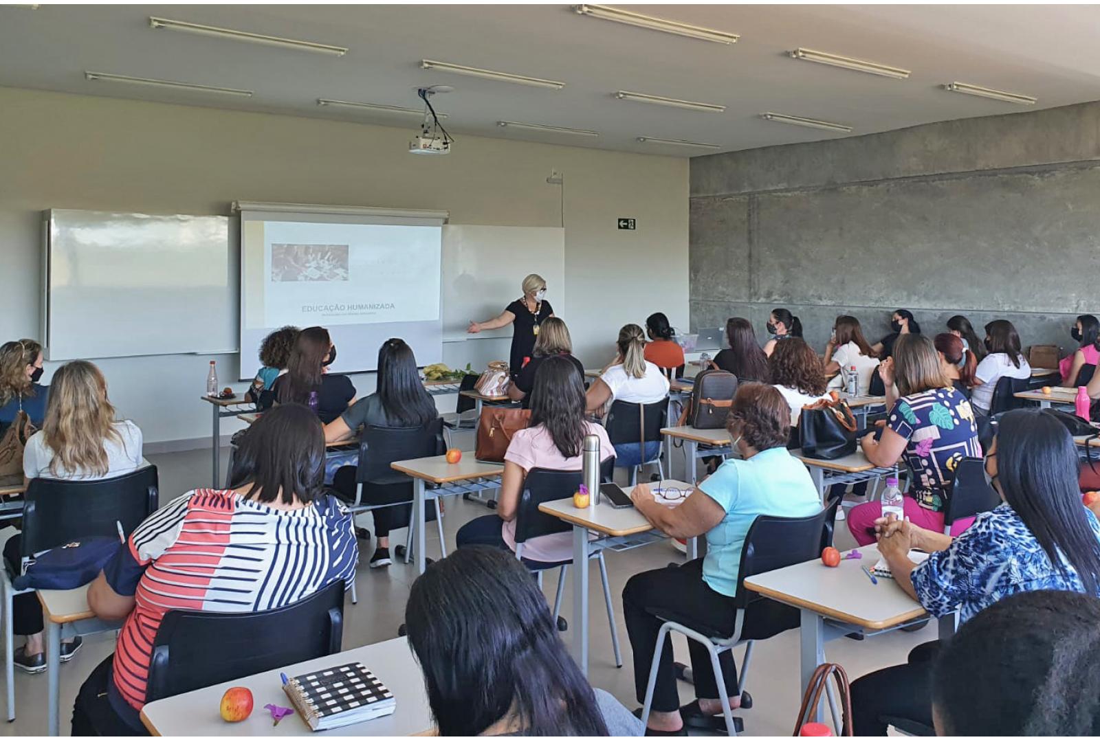 Imagem Integrantes da Rede Municipal de Ensino participam de palestra sobre Educação Humanizada