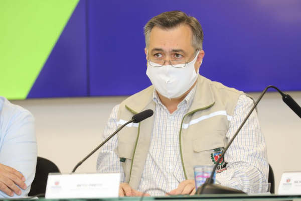 Imagem Covid-19: Secretário de Saúde do Paraná diz que não é hora de suspender uso da máscara