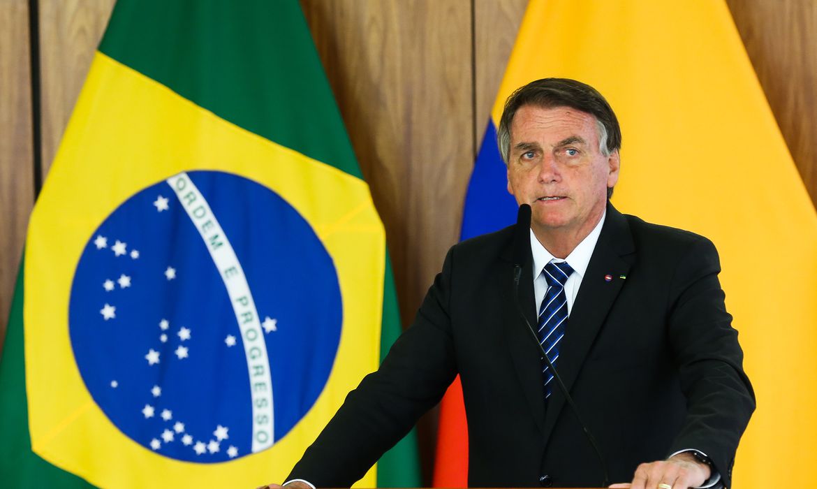Imagem MP cria verbas para pagar Auxílio Brasil de R$ 400 em dezembro