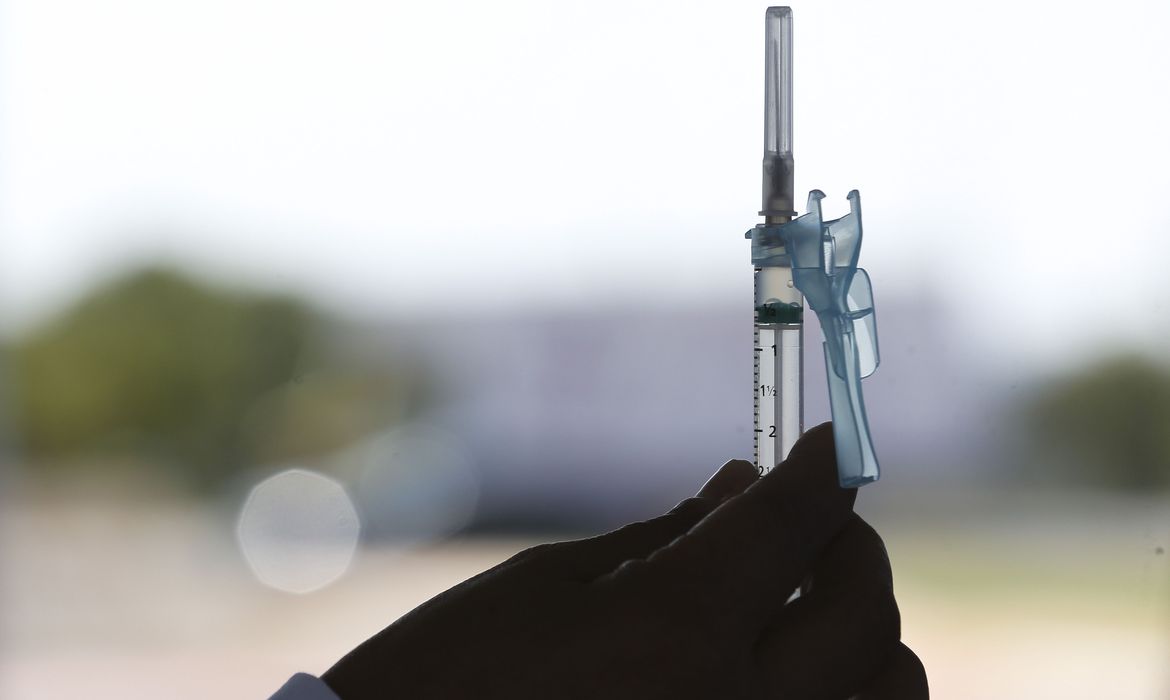 Imagem Estudo indica que vacinas aumentam proteção de quem já teve covid-19
