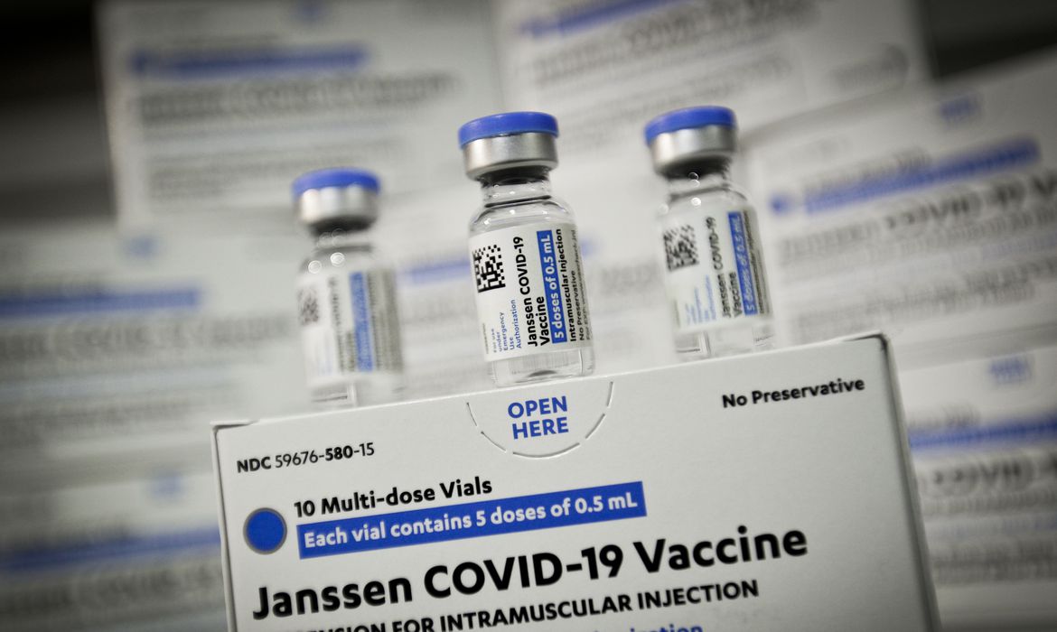 Imagem Ministério da Saúde mantém uso de vacina da Janssen contra covid-19