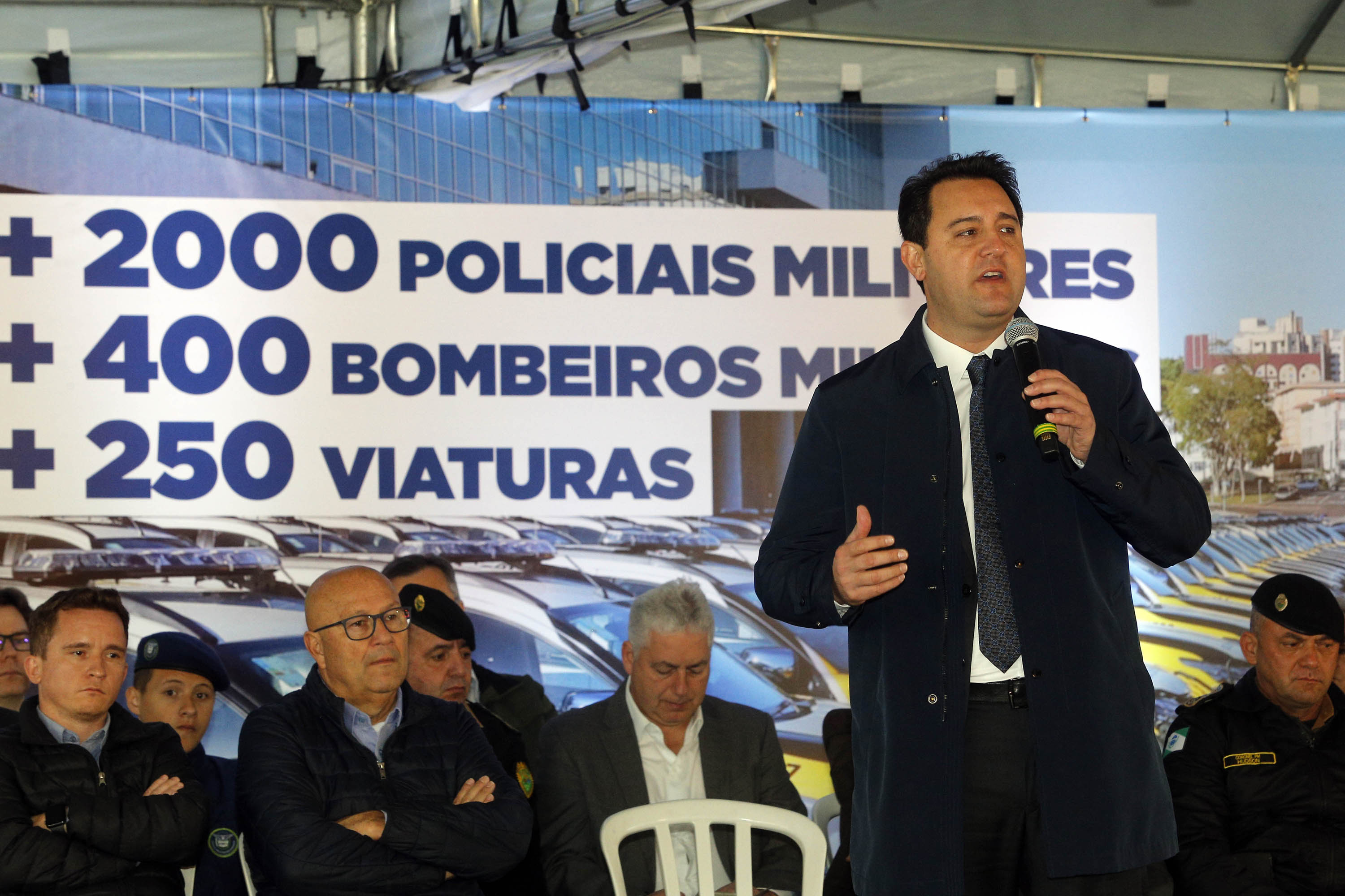 Imagem Governador anuncia convocação de 2,4 mil bombeiros e policiais militares e ampliação das vagas
