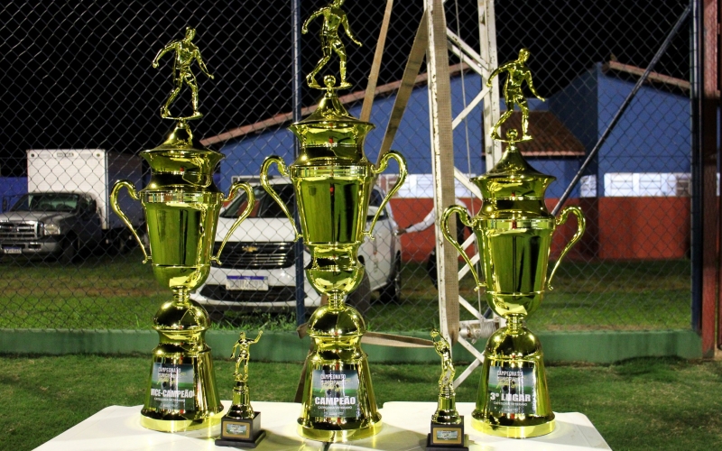 Imagem Campeões do Futebol Suíço recebem troféus