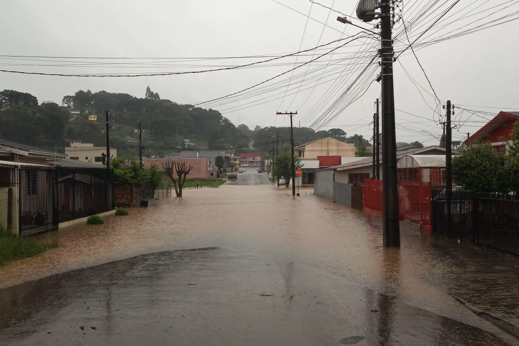 Imagem Número de pessoas atingidas pelas chuvas no Paraná sobe para 8,2 mil